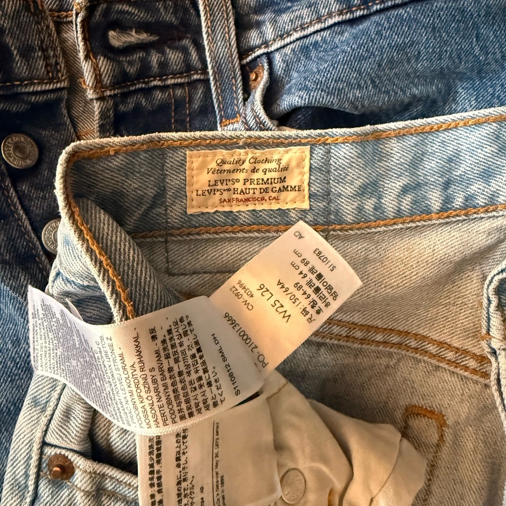 Levi's Women’s 501 and Wedgie - Picture 6 of 6